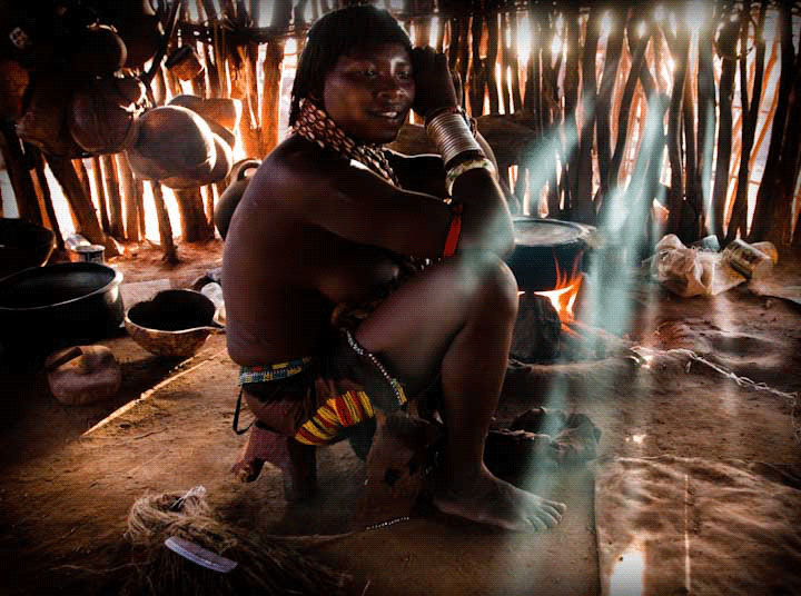 <em>Alexandra Novitske: Hammer Woman</em>, Ethiopia