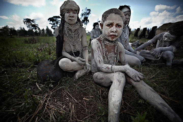<em>Athanasios Maloukos: Widows</em>, Papua New Guinea