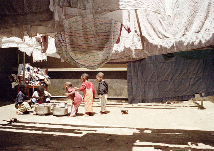 <em>T. Overbeeke: Curiosity</em>, Tanzania