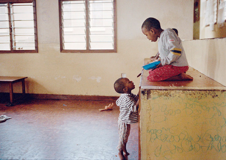 <em>T. Overbeeke: Lunch Time</em>, Tanzania