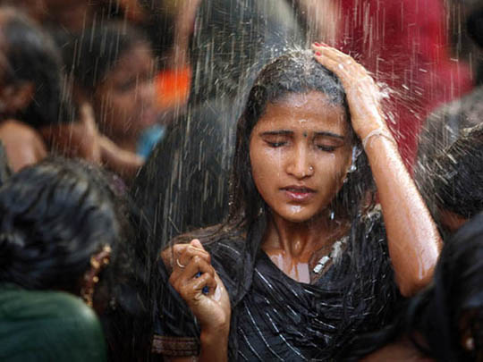 <em>Ritual Bathing, Saundatti, India</em>, Julia Cumes