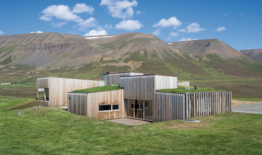 <em>Hof Residence, Skagafjorour Fjord, Iceland.</em> By Studio Granda.
Photo © Sigurgeir SIgurjonsson.