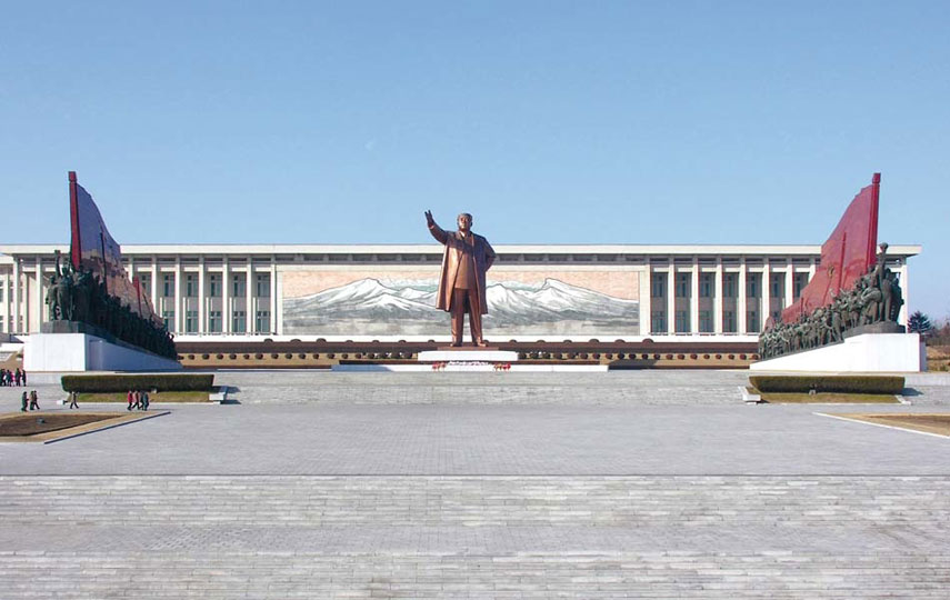 Korean Revolution Museum, Pyongyang. Images courtesy of DOM Publishers and Philipp Meuser.