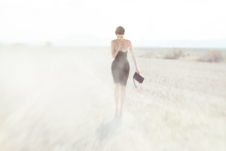 Corset: <strong>El Caballo</strong> Black hand bag with fringes: <strong>Uno de 50</strong> Silver ring and black ring: <strong>Uno de 50</strong> Shoes: <strong>Dior</strong>