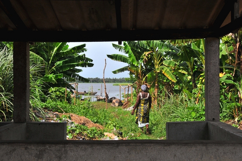 <em>Fishmonger welcomes her husband</em>, Lola Akinmade Åkerström 