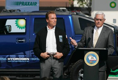 bob_3 Arnold Schwarzenegger and Bob Lutz/ Courtesy: Lutz Communications