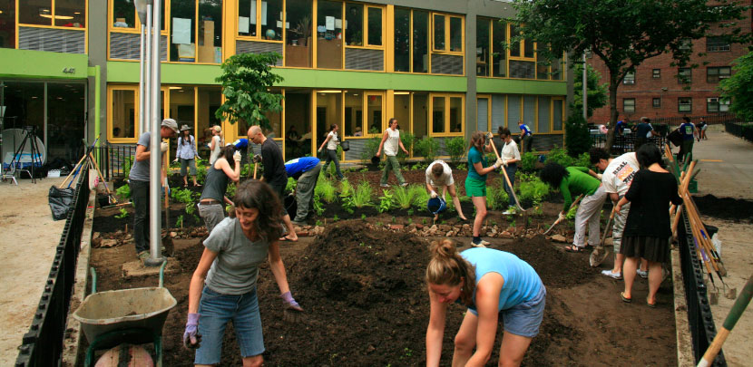 Edible Estate #8 - Lenape Edible Estate: Manhattan 2009, produced and presented by New York Restoration Project in partnership with Friends of the Highline. Photo by Fritz Haeg.
