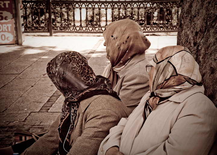 <em>Waiting</em>, Debra Jansen