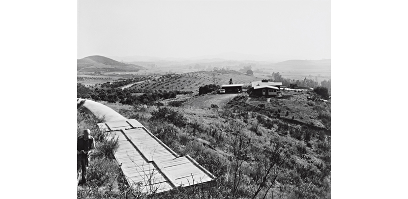 KAUFMAN HOUSE Kaufman House by Richard Neutra, Palm Springs, CA.  Photograph by Julius Shulman, 1947.  © J. Paul Getty Trust. (Click for Slideshow)