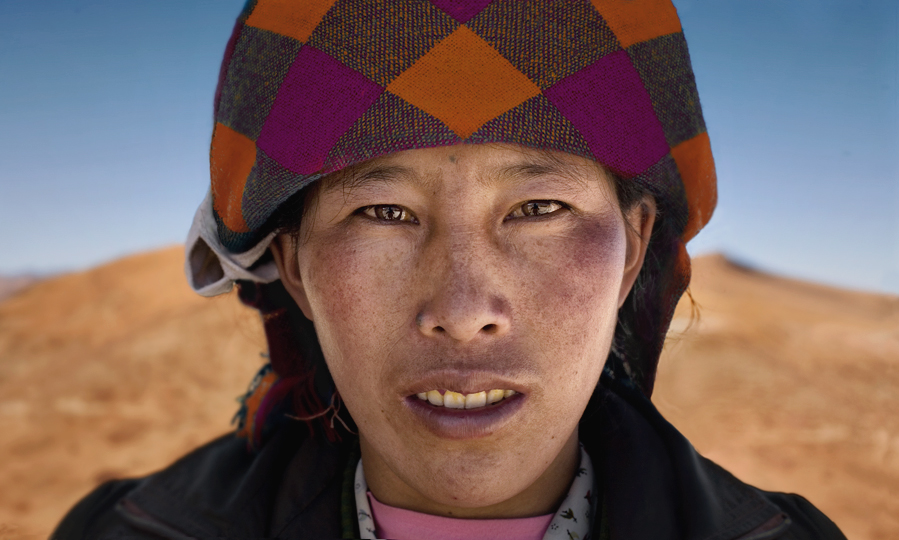 <em>Tibetan woman, Yamdroke Lake, Tibet</em>, Gaelle Morand