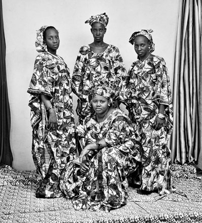 Studio Malick, Bamako, 16 and 17 September 1977  © Malick SidibÈ