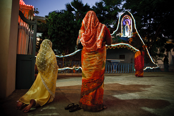 <em>Prayer, Pondicherry, India</em>, Ignacy Zulawski